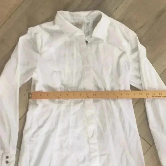 Soft surrounding button down top - Picture 2 of 4